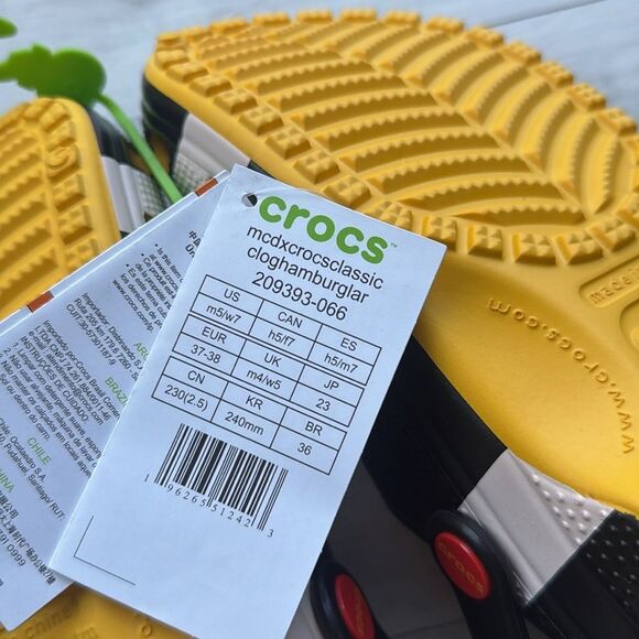 Crocs McDonald's X Classic Clog Hamburgular Blk/Whte/Yellow M5 W7 NWT in packag - Picture 11 of 11